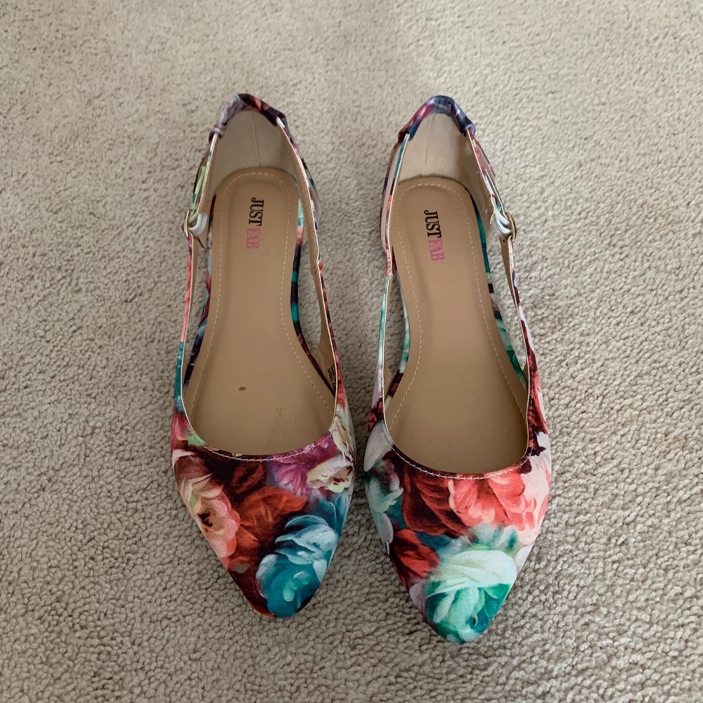 Super cute floral print flat slip on sandals